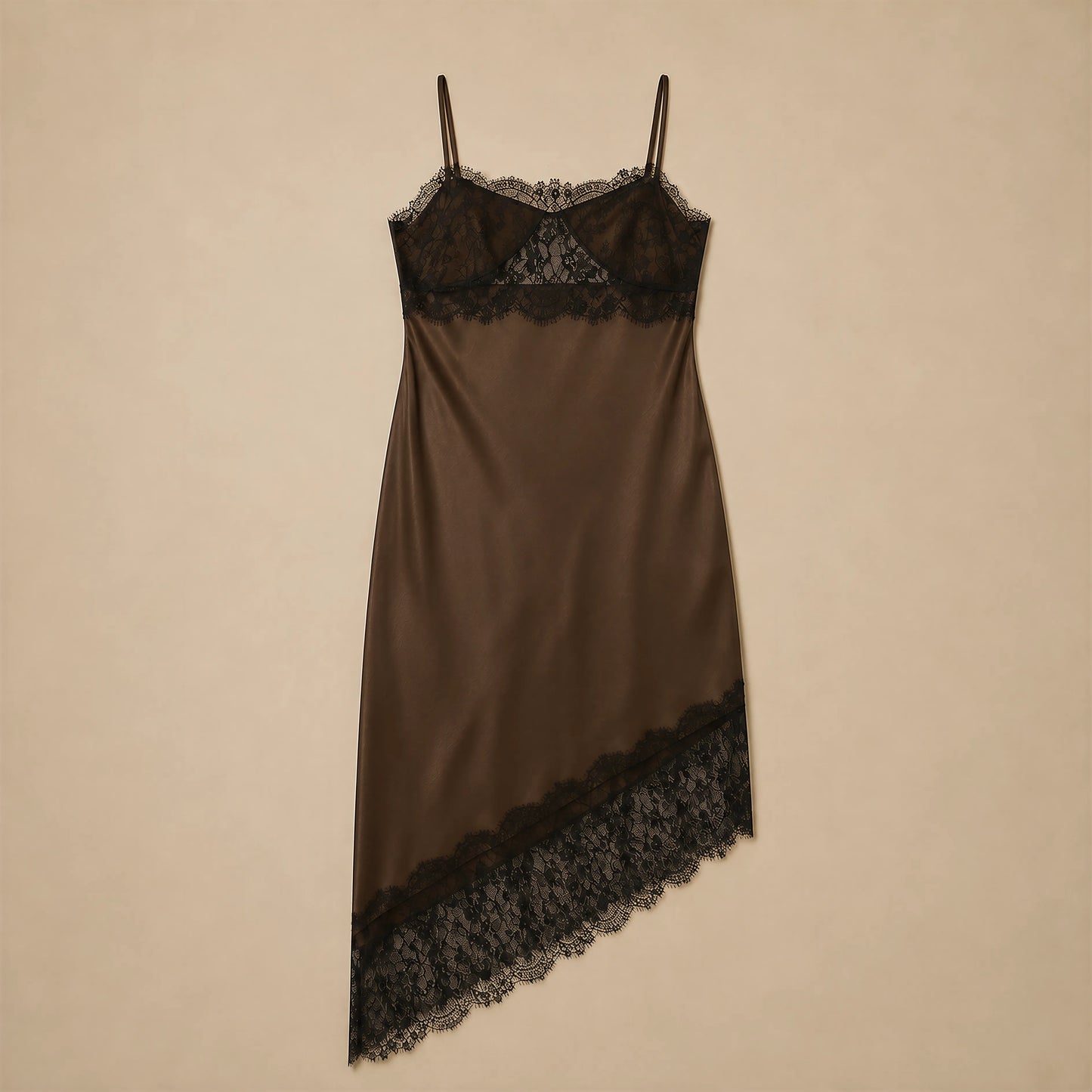Robe Longue Satinée Asymétrique à Finitions Dentelle Eleonora