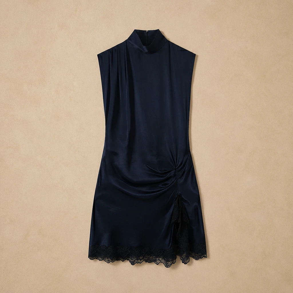 Robe Courte Satinée à Col Montant et Dentelle Fassio