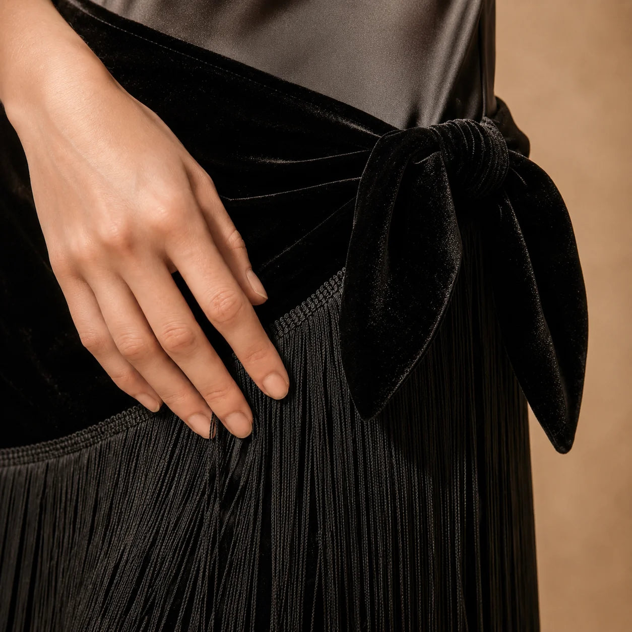 Robe Longue Noire à Franges Marcella
