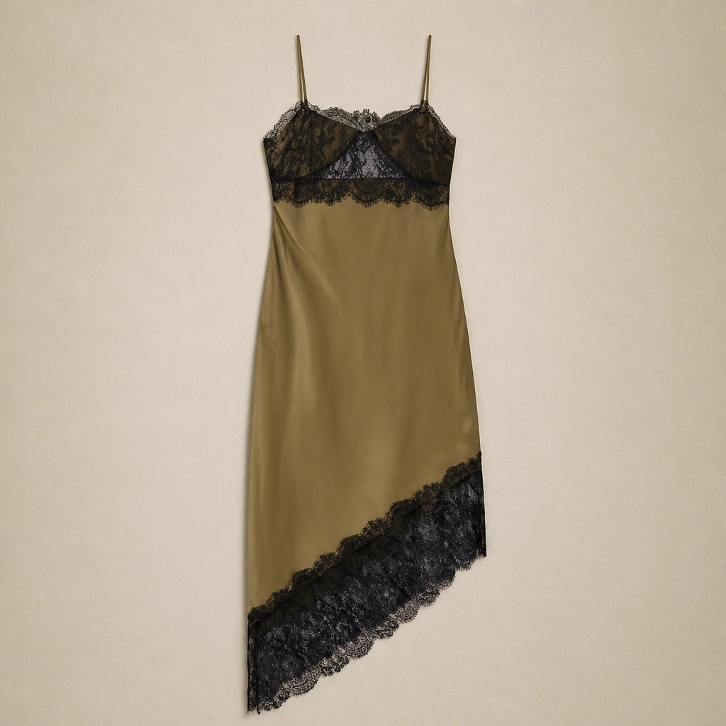 Robe Longue Satinée Asymétrique à Finitions Dentelle Eleonora