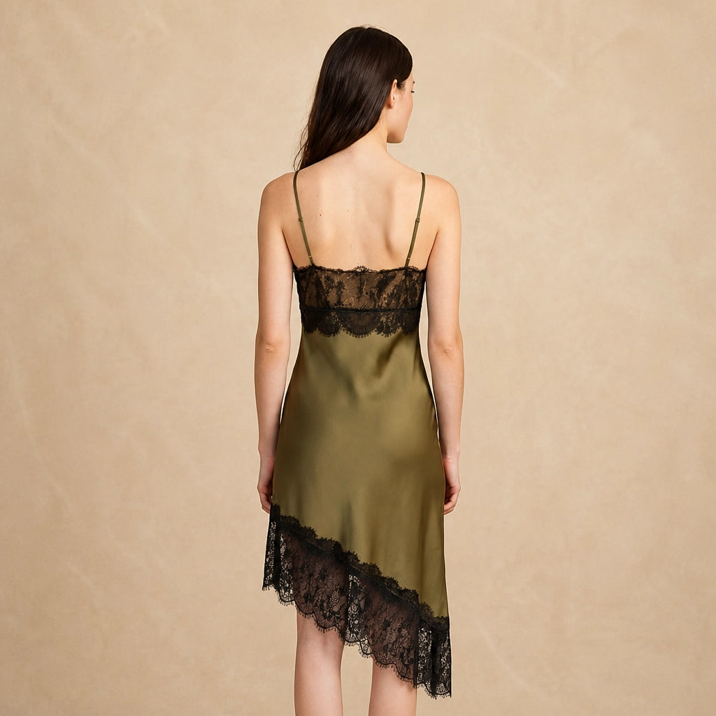 Robe Longue Satinée Asymétrique à Finitions Dentelle Eleonora