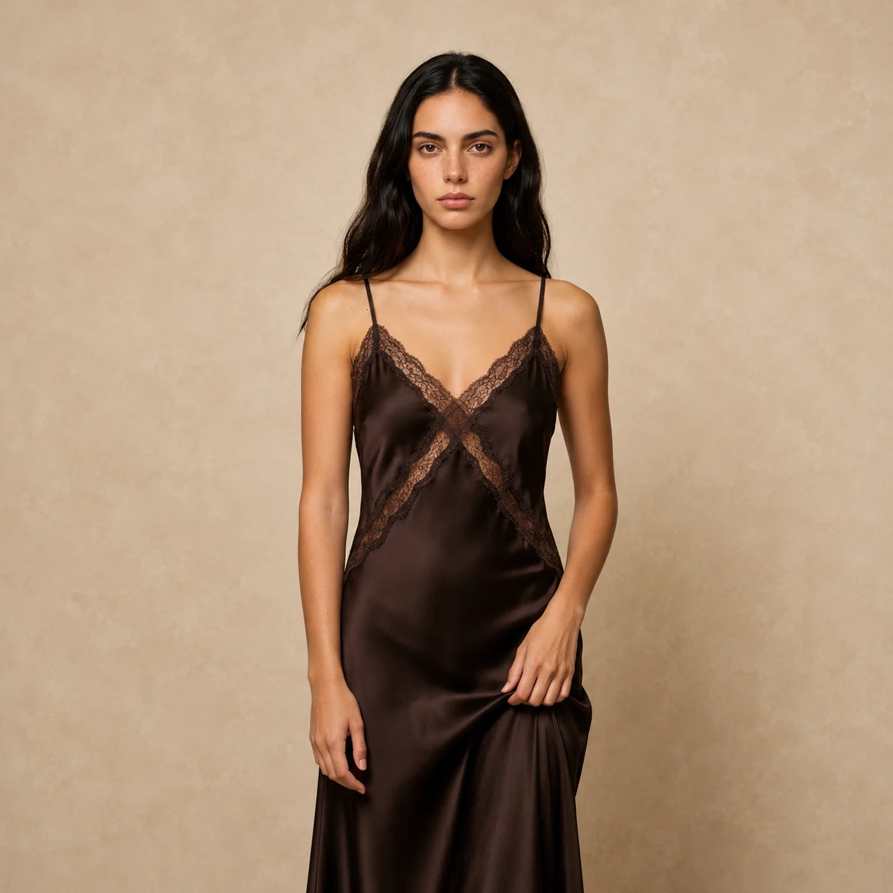 Robe Longue en Satin et Dentelle Ciselée Marcelli